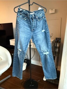 Levi’s Wedgie Straight Jeans Size 28 Distressed High Rise Light Wash Vintage Fit